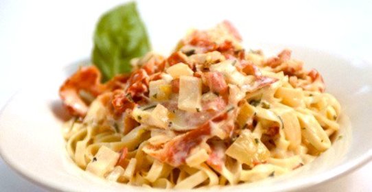 Спагетти карбонара с пармской ветчиной