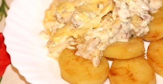 Свинина со сметанно-луковым соусом