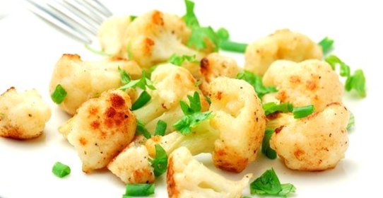 Жареная в духовке золотистая цветная капуста