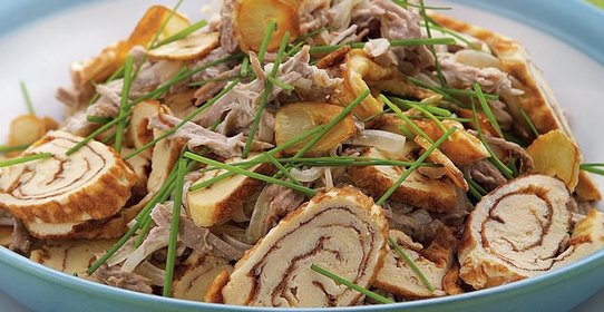 Салат из телятины с омлетом