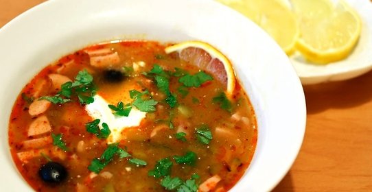 Солянка с копченостями