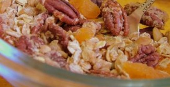 Гранола с пеканом и кленовым сиропом