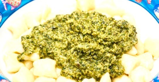 Лимонные ньокки со шпинатом и зеленым горошком