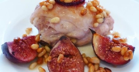 Курица с инжиром и кедровыми орехами