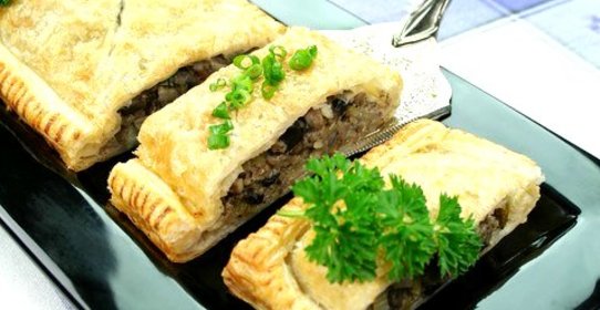 Штрудель с грибами и луком