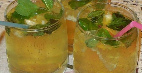 Холодный лимонный пунш с шампанским