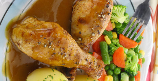 Сытный ужин: куриные ножки с чесноком