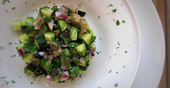 Салат по-домашнему, с сельдью и огурцами