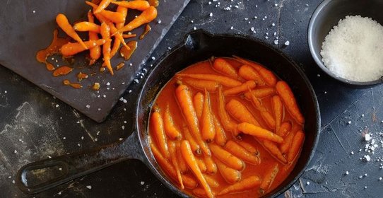 Морковь в морковном соке с комбу от Дэвида Чанга