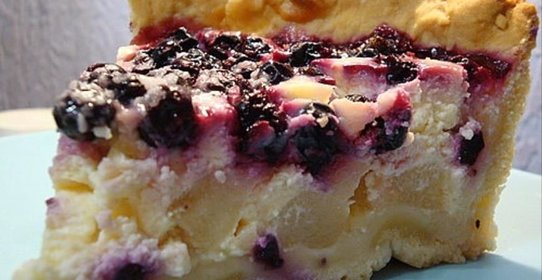 Пирог с грушами, творогом и ягодами