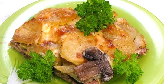 Картофель с грибами и фаршем