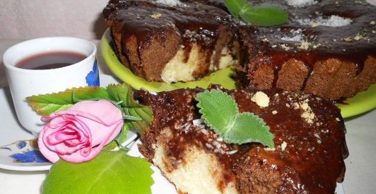 Шоколадный пирог с творожными шариками