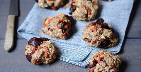 Овсяное печенье с ягодами годжи и вишней