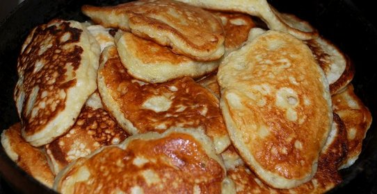 Оладушки на кефире с яблоками