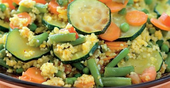 Вегетарианский кускус с весенними овощами