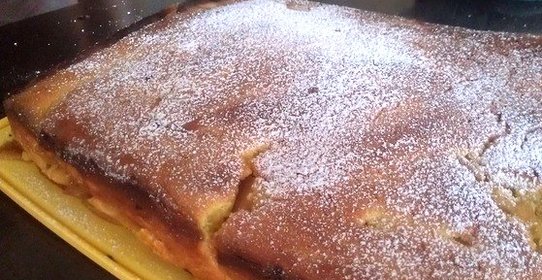 Шарлотка на творожном тесте с яблоками