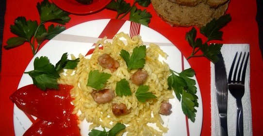 Макароны с колбасой домашней и сыром