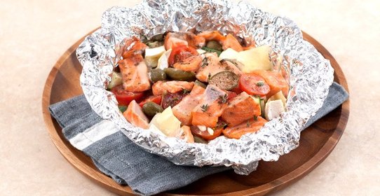 Запеченная форель с овощами и сыром камамбер