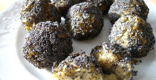 Картофельные шарики в маке