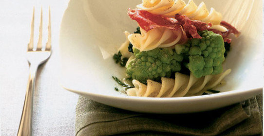 Паста с брокколи и свиным шпиком