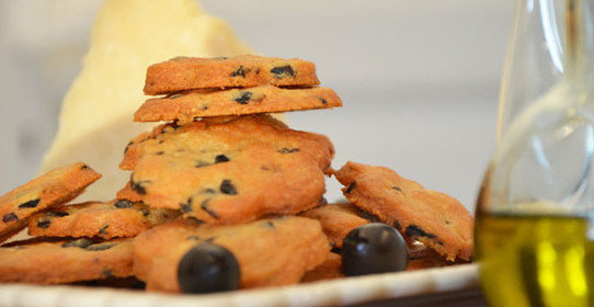 Печенье с оливками и пармезаном