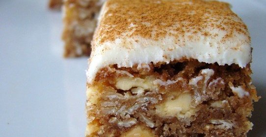 Пирог со сгущенкой и печеньем