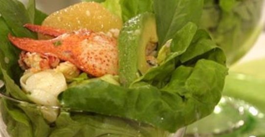 Салат с лобстером, грейпфрутом и авокадо