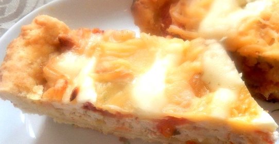 Открытый пирог с мясом и овощами