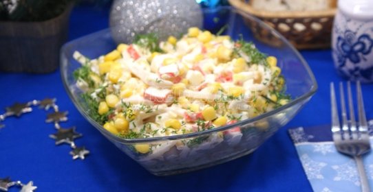 Салат с кальмарами и кукурузой