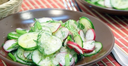 Салат из редиса с огурцом