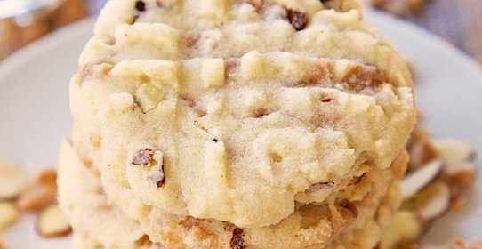 Простое миндальное печенье