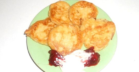 Творожные оладьи с хурмой