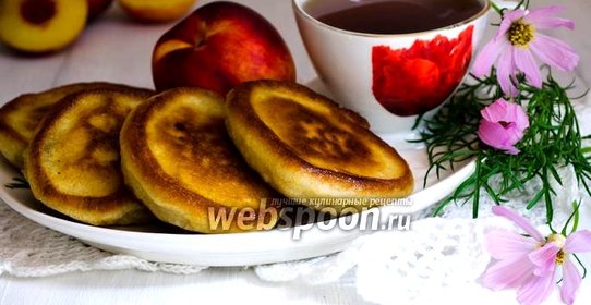 Оладьи на рисовой муке с фруктами