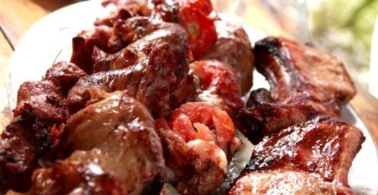 Шашлык из свинины со сливами