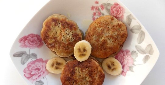 Банановые оладьи с медом