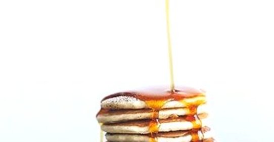 Канадские панкейки с кленовым сиропом