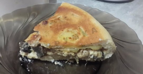 Наливной пирог на кефире в мультиварке