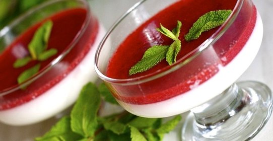 Панна-котта с клубничным соусом (быстрый способ)