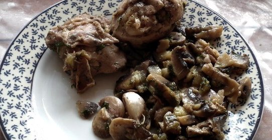 Курица с баклажанами и грибами