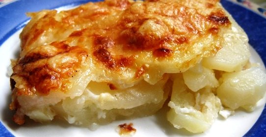 Картошка, запеченная под сыром в духовке