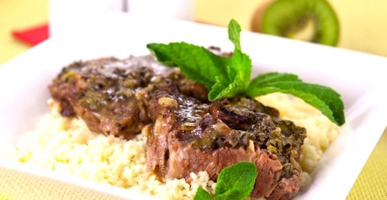 Баранина, маринованная в киви и мяте