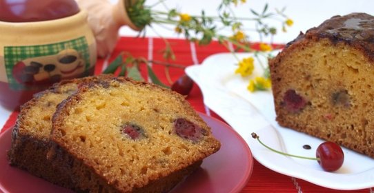 Манник с вишнями