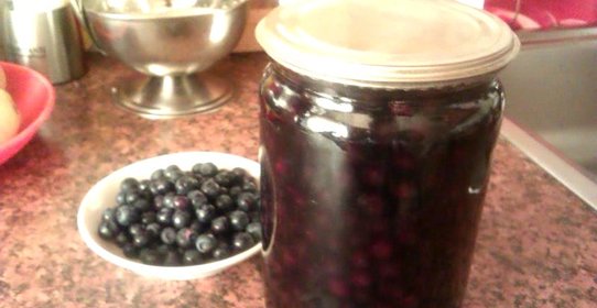 Черника в легком сиропе на зиму