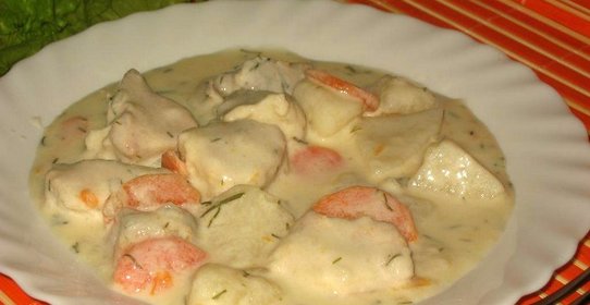 Свинина с картофелем и овощами в сырном соусе