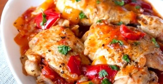Курица тушеная с болгарским перцем