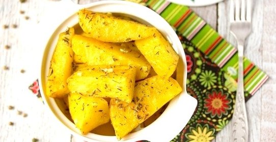 Пряный золотистый картофель в микроволновке