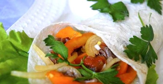 Фахитос по-мексикански с говядиной