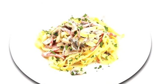 Паста с шампиньонами и ветчиной