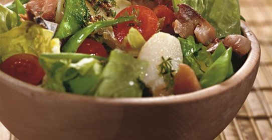 Молодая спаржа с малосольным лососем