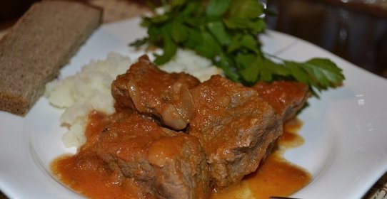 Говядина с помидорами